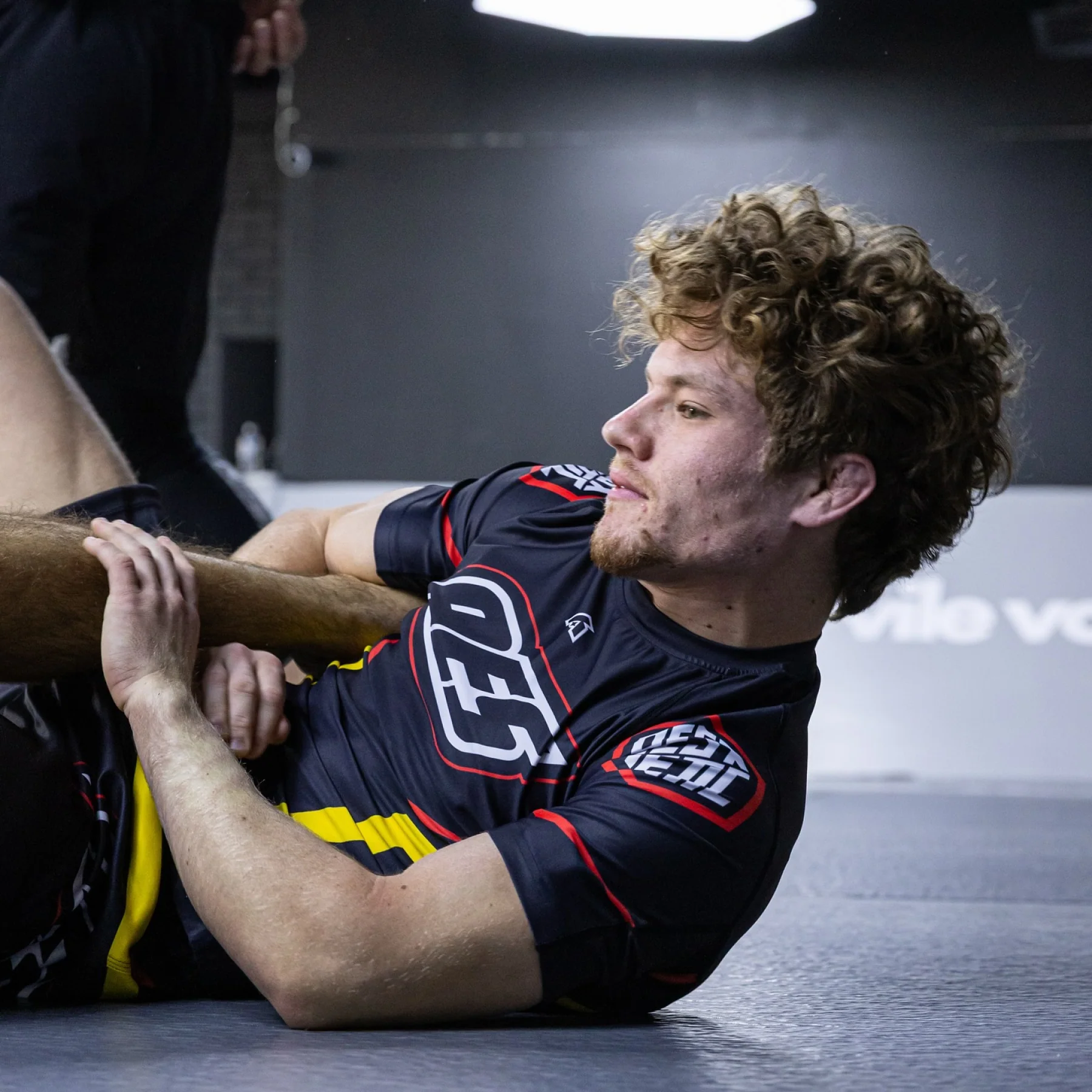 'Moto' Owen Jones Short Sleeve Rashguard (Black) - Image 3